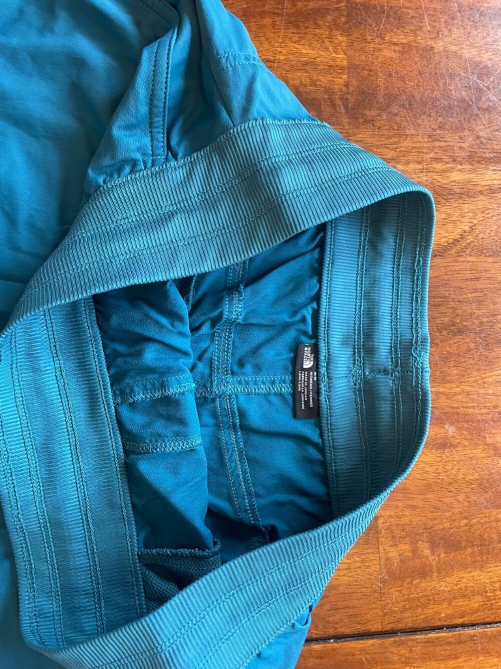 The North Face Women's Teal Shorts Size M Drawstring Zip Pocket Elastic - Picture 4 of 8